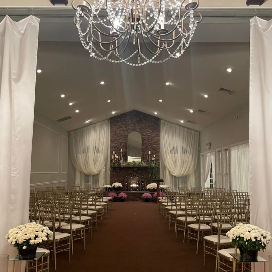 316268675_554438576693629_5711014977364855421_n INDOOR CEREMONY DECOR